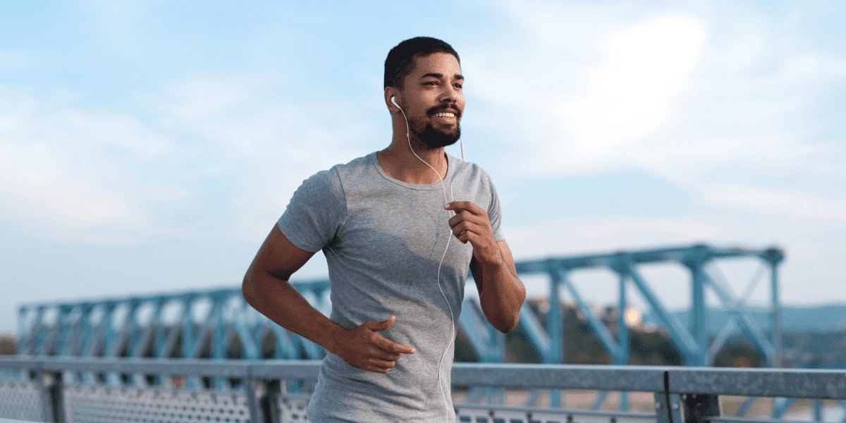 Foto de homem fazendo exercício.